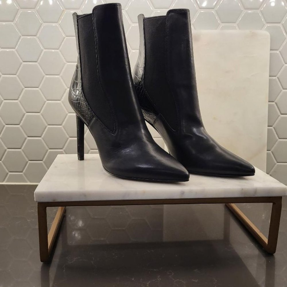 BLACK LEATHER NINE WEST BOOTIES